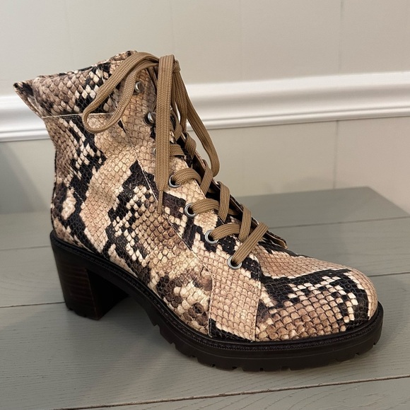 Vince Camuto Women’s Leather Lace-Up Ankle Boots Sz 8- Gaviana-Snakeskin - Picture 5 of 12
